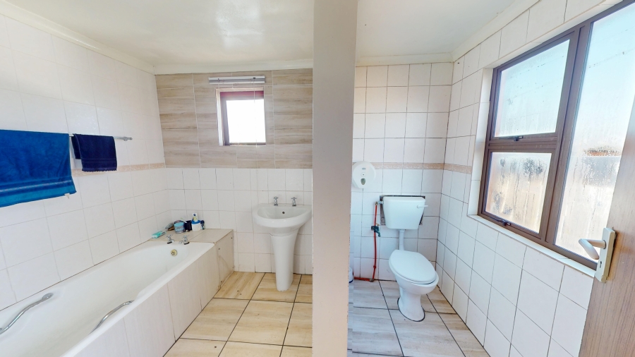 3 Bedroom Property for Sale in Victoria Mxenge Western Cape